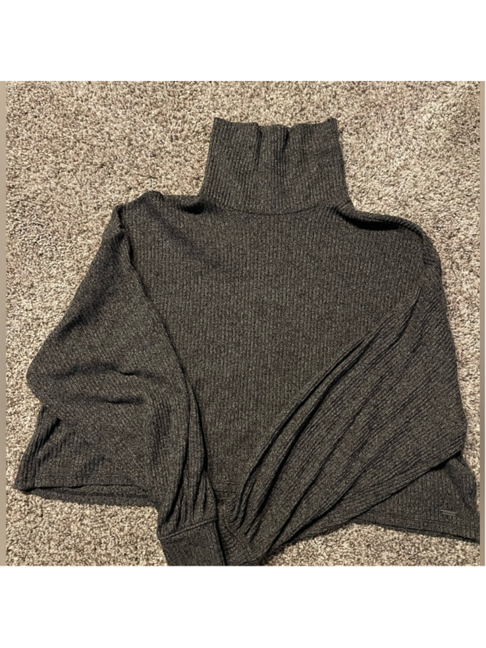 Hollister cropped turtleneck, Size XS, EUC
